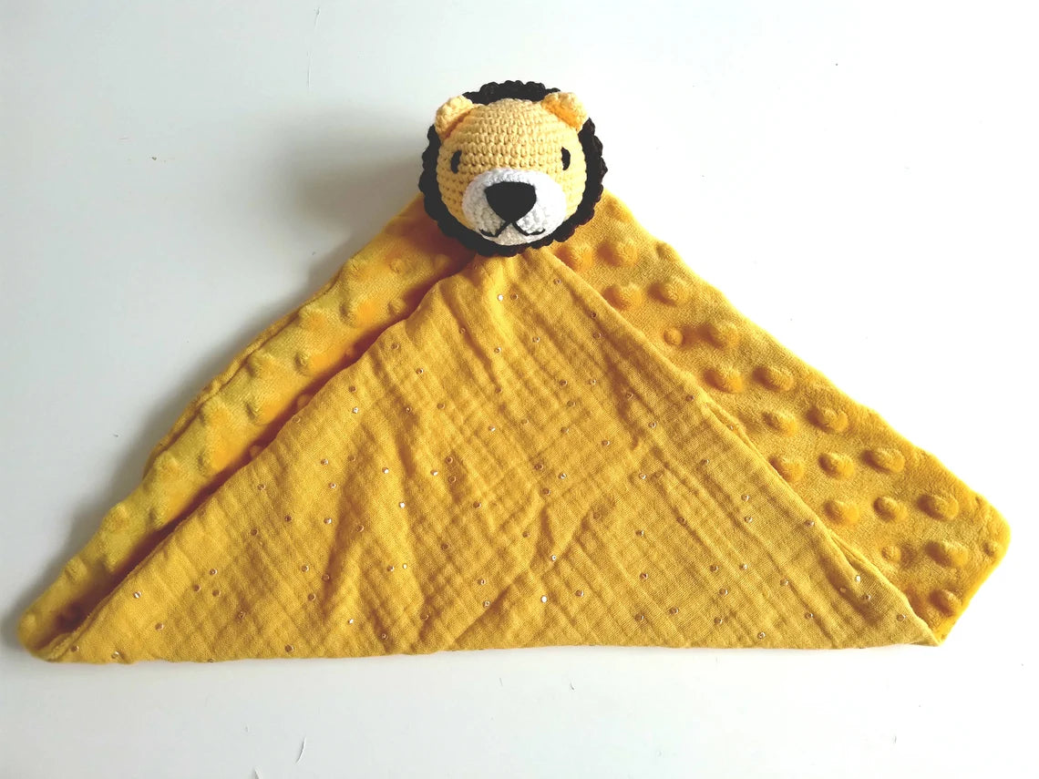 Doudou plat lion au crochet