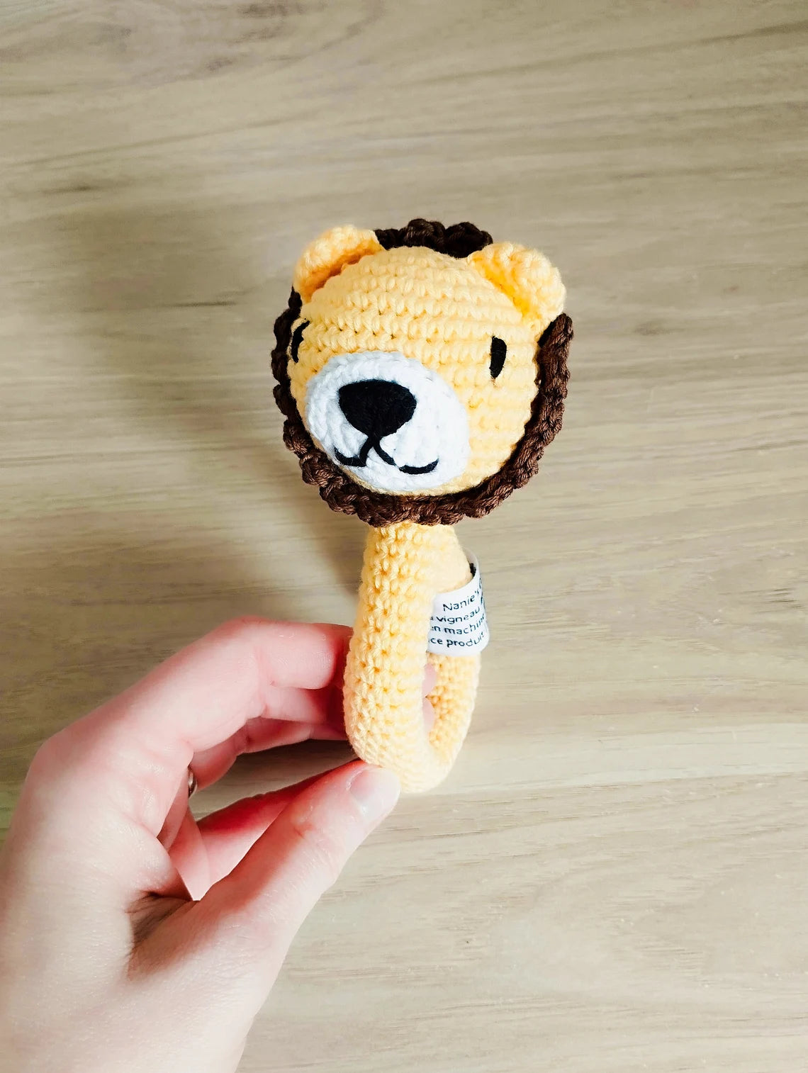 Hochet lion au crochet