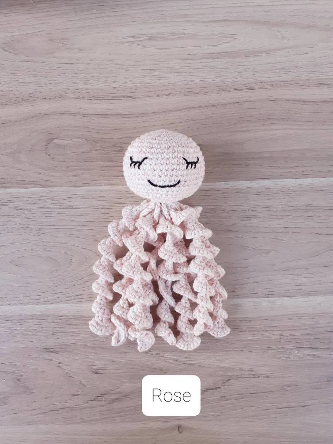 Pieuvre au crochet doudou pour bébé prématuré