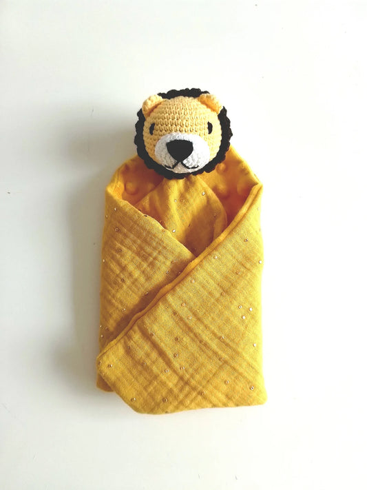Doudou lion au crochet, doudou au crochet, doudou plat lion
